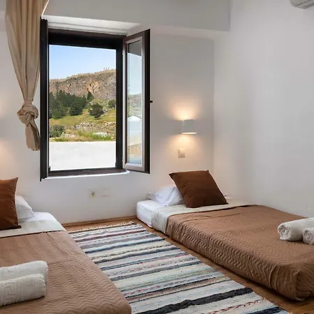 Elpis Apartament *
